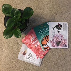 Free with purchase! Sheet face mask (read more)